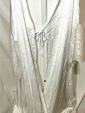 Wedding Bride White Lace Trim Long Robe